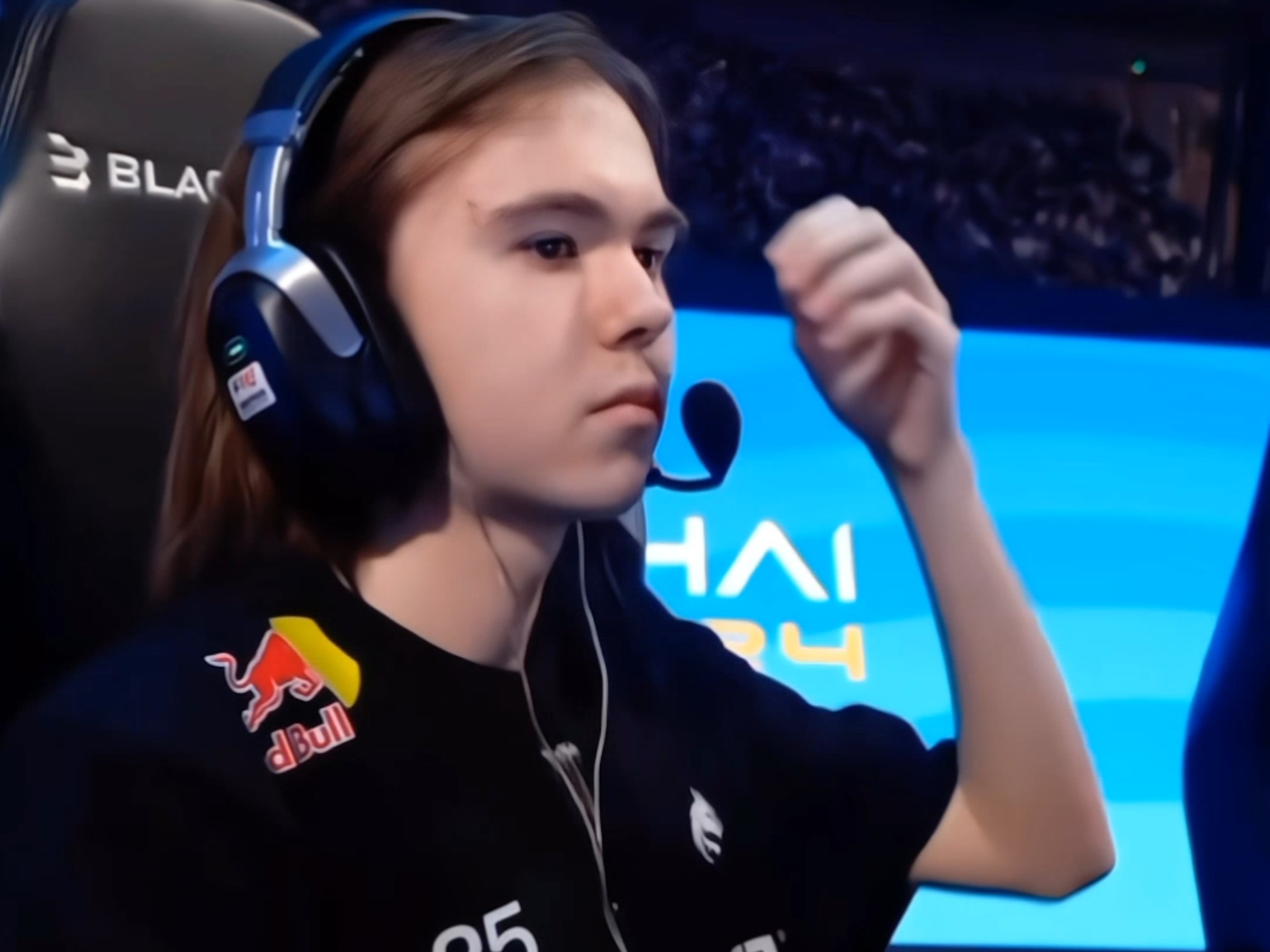 紧紧围绕主 紧紧围绕主